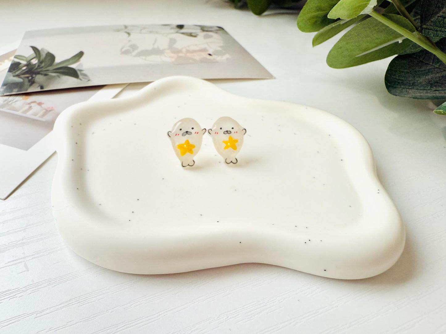 Seal earrings