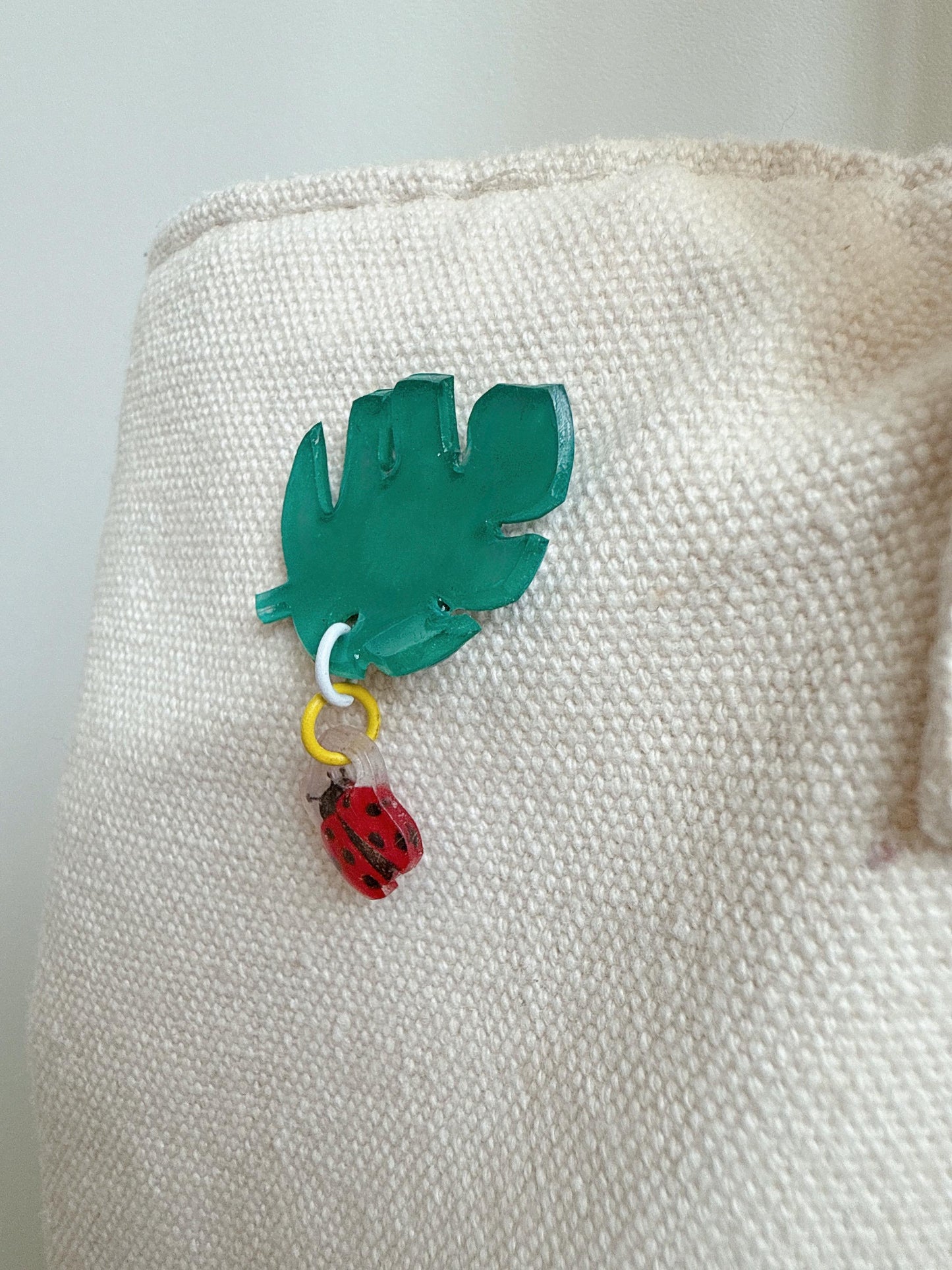 Leaf pin