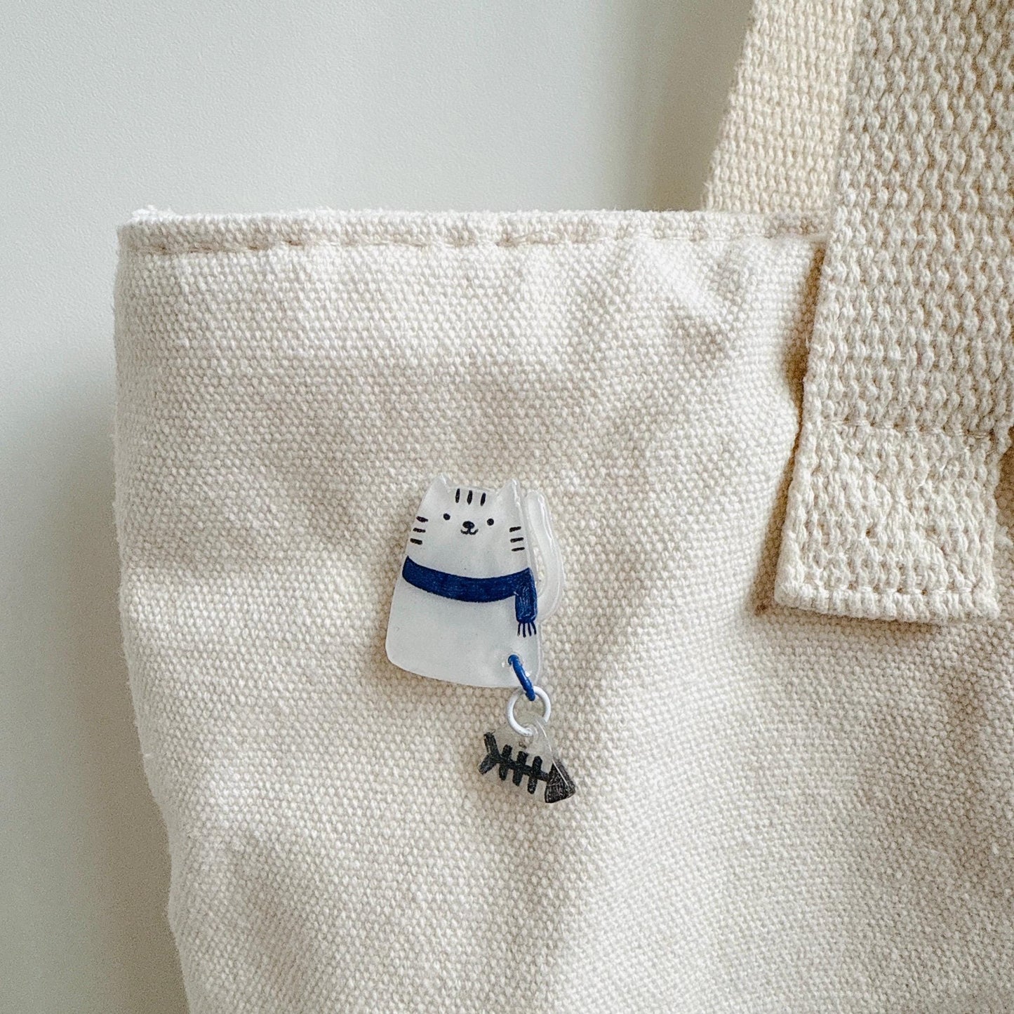 Cat pin