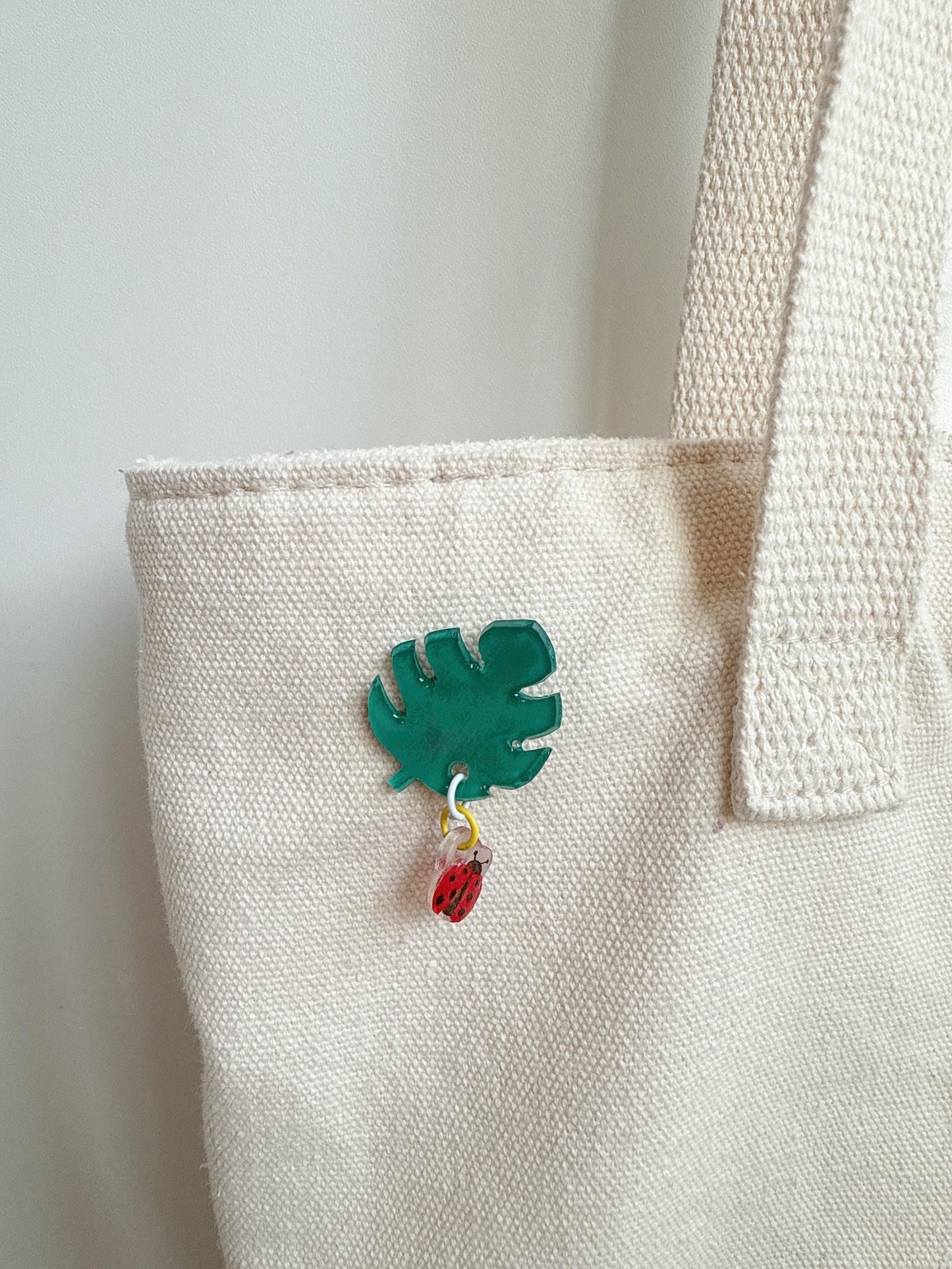 Leaf pin