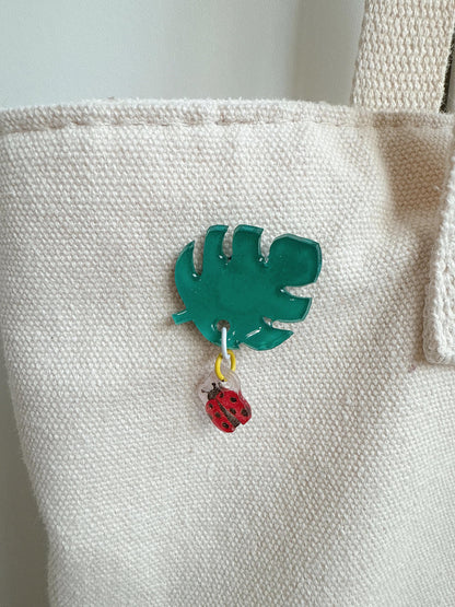 Leaf pin