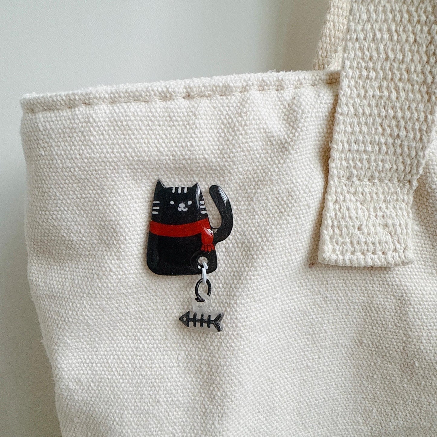 Cat pin